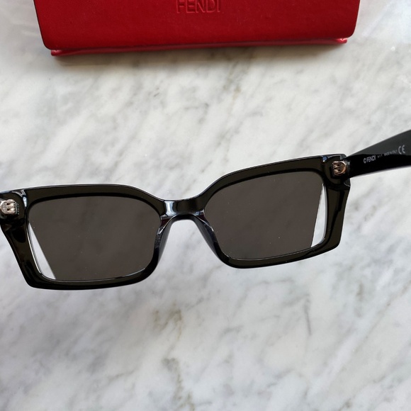 Fendi - Rectangular Sunglasses - Picture 6 of 10